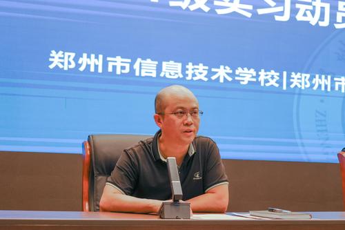 2.副校长王宏亮作实习动员讲话-