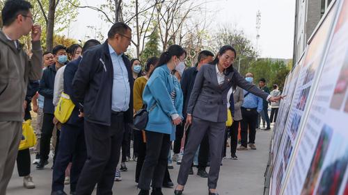 校团委书记李晓培向培训学员介绍学校团建工作